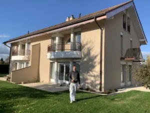 Même maison, échafaudage enlevé, façade finie